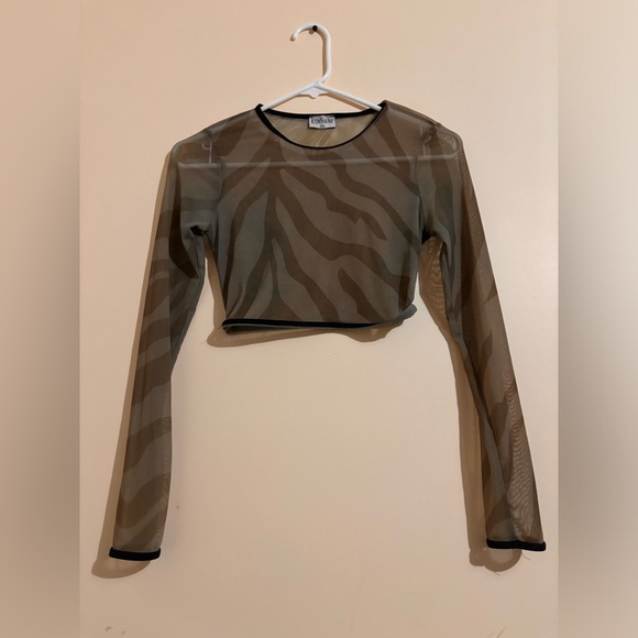 (2/$15) MESH GOING OUT TOP 😍 - Picture 1 of 3